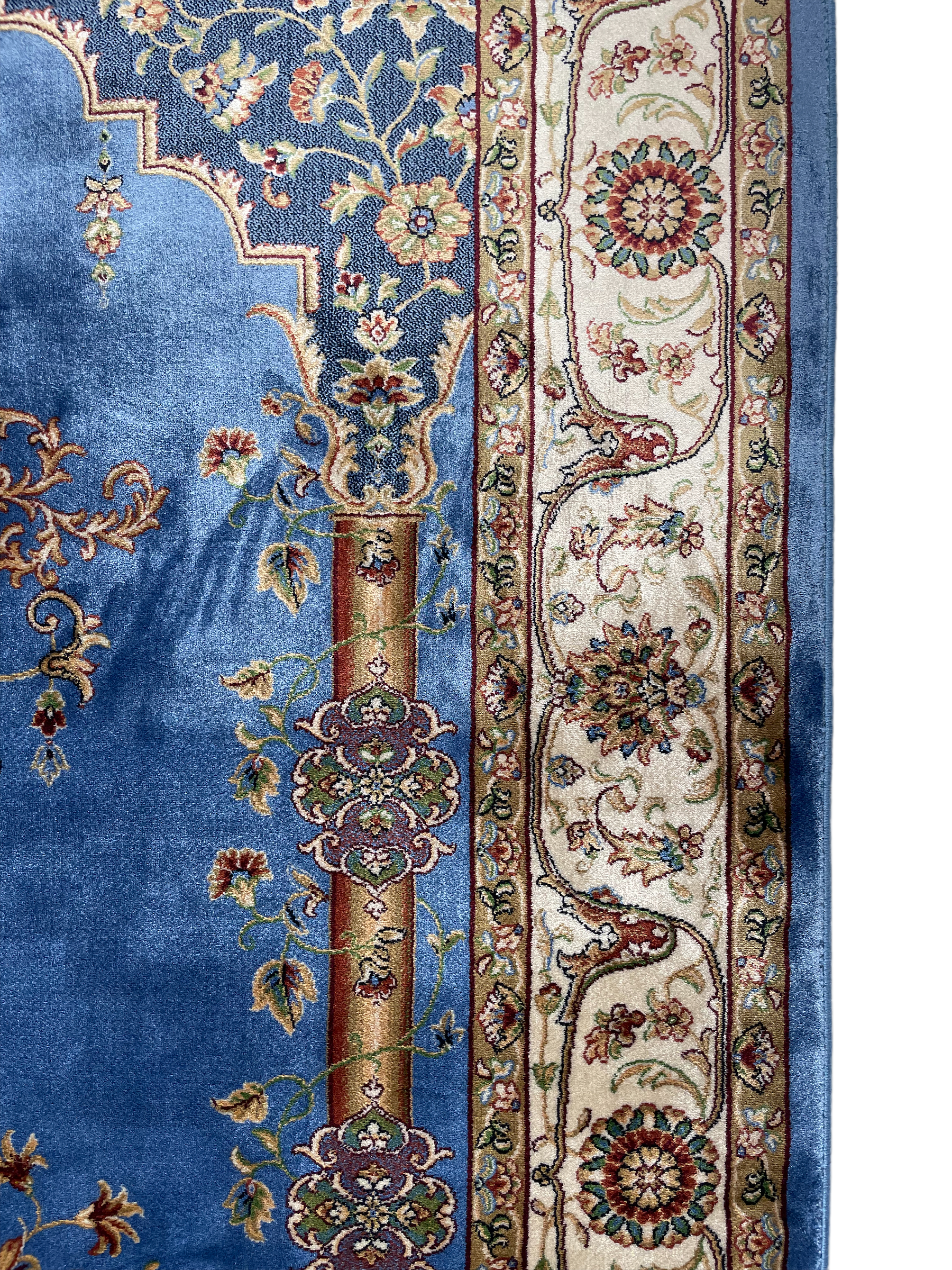 The Salik rug displays the traditional Islamic "mihrab" design with additional classic design elements. 