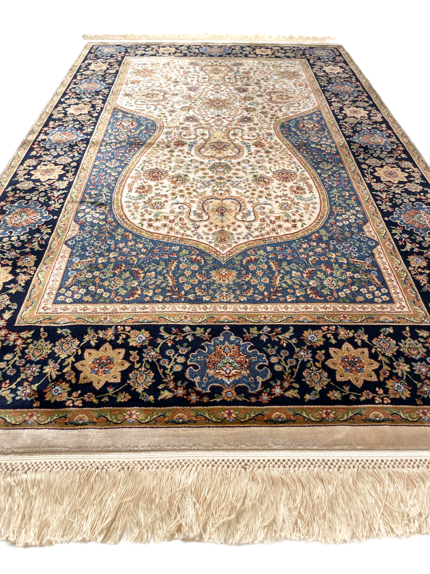The Himma rug displays the traditional Islamic "mihrab" design with elegant floral elements. 