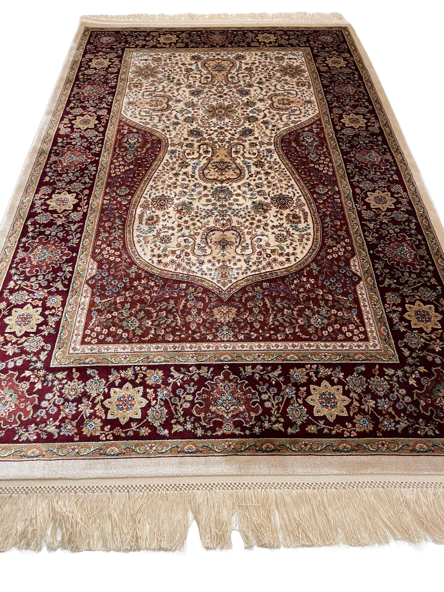 The Himma rug displays the traditional Islamic "mihrab" design with elegant floral elements.